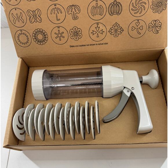 The Pampered Chef Cookie Press #1525 Complete with all discs - Picture 2 of 7